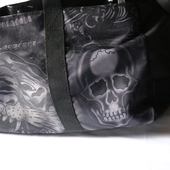 ED HARDY Christian Audigier Tiger Skull Duffle Weekender Bag Gym Travel - Picture 11 of 13